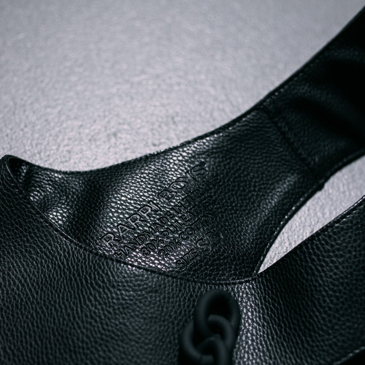 RARRI BOYS®LIMITED BODYBAG BLACK